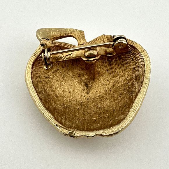 Vintage Signed 1950’s CORO Textured Gold Tone Golden Apple Brooch (Without Leaf) - Picture 4 of 7